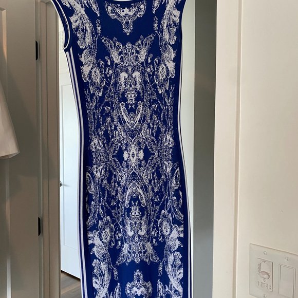 Naeem Khan dress size M fits like a 6 very fitted gorgeous